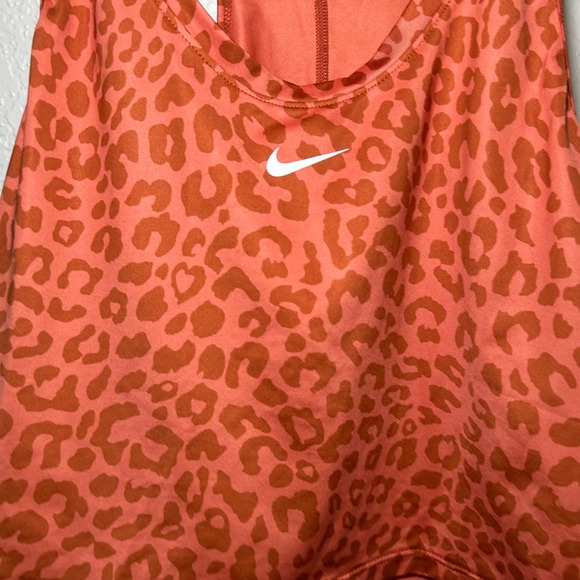 Nike orange leopard print cropped tank women's medium active Athleisure workout - Picture 2 of 6